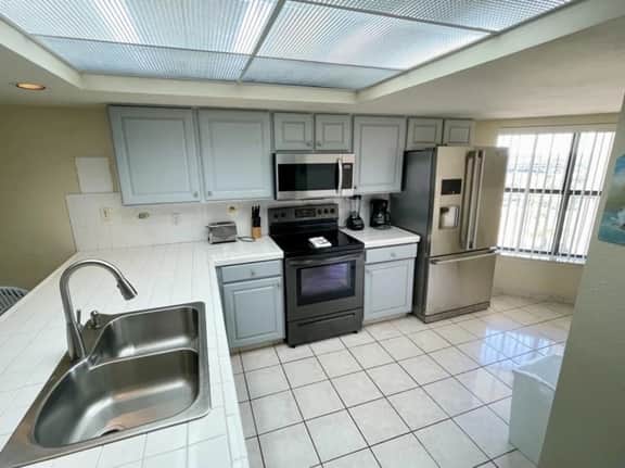 Saida IV 4806 - Three Bedroom Beachfront
