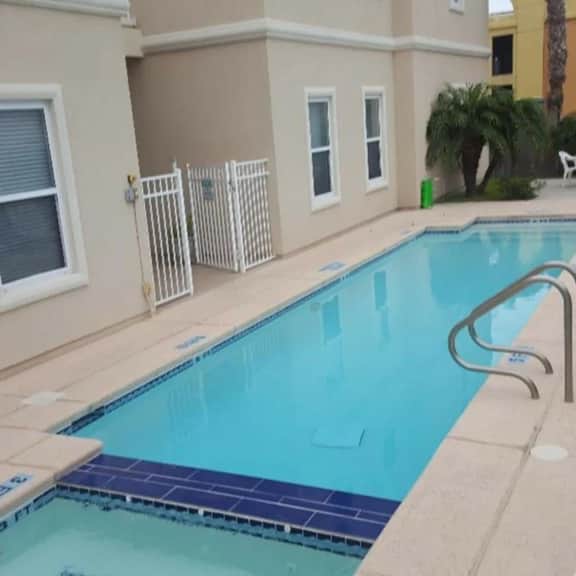 Paradise Bay 8 - Two Bedroom Off The Beach